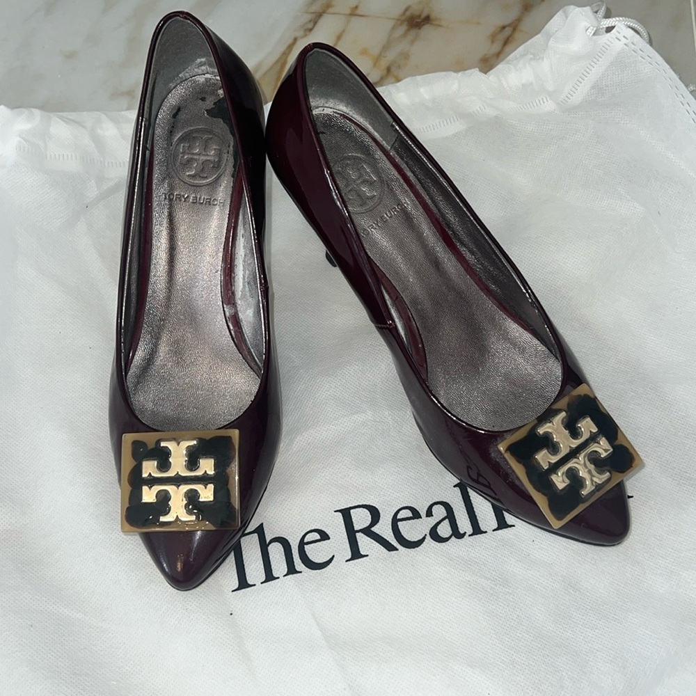 Tory Burch big logo career shoes